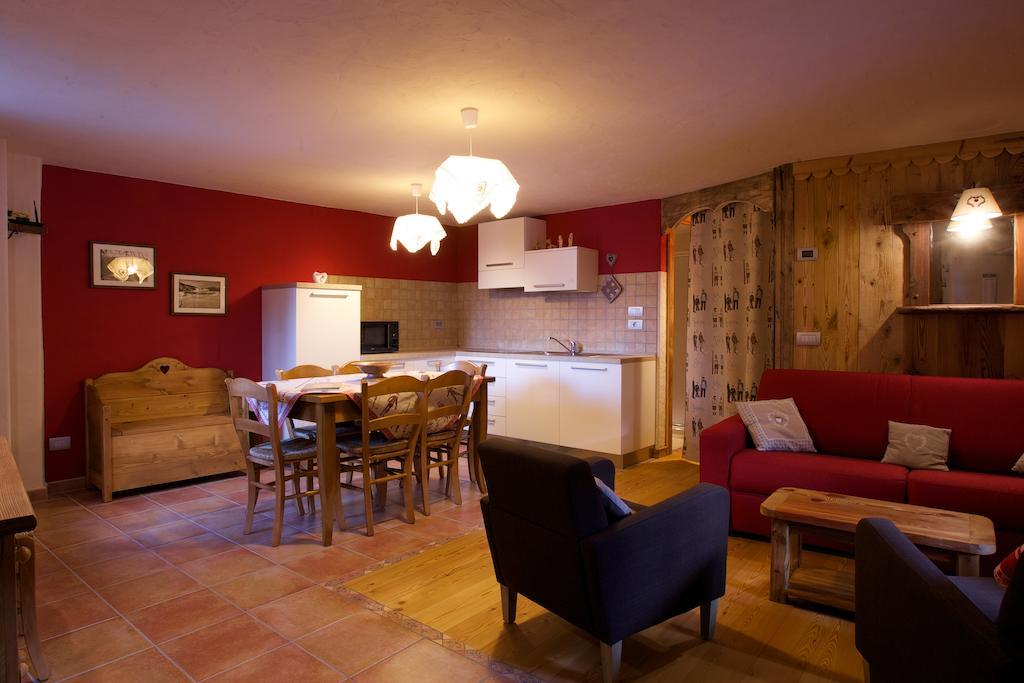 Maison Peroulaz Charvensod Szoba fotó